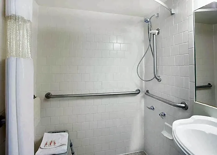 Howard Johnson By Wyndham Hotel 2*