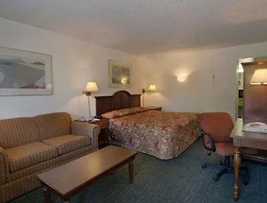 Howard Johnson By Wyndham Hotel