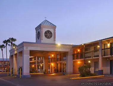 Howard Johnson By Wyndham